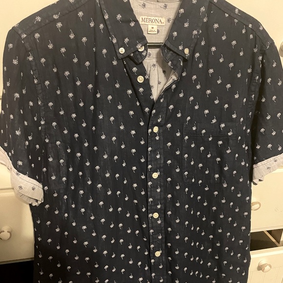 Medium button down - Picture 1 of 2